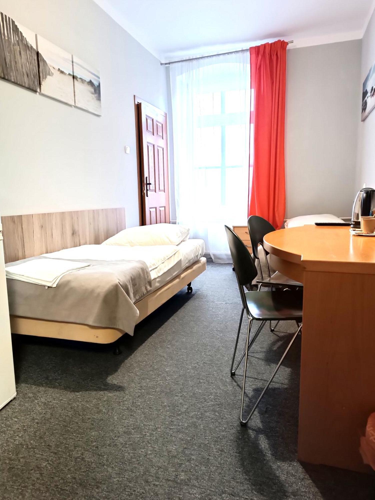 Hostel Krosnienska 12 Zielona Góra Zewnętrze zdjęcie