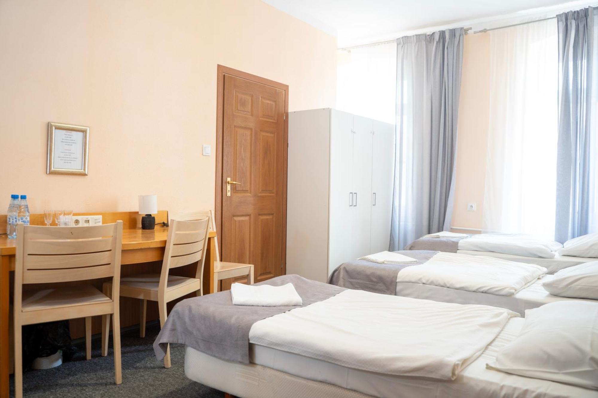 Hostel Krosnienska 12 Zielona Góra Zewnętrze zdjęcie