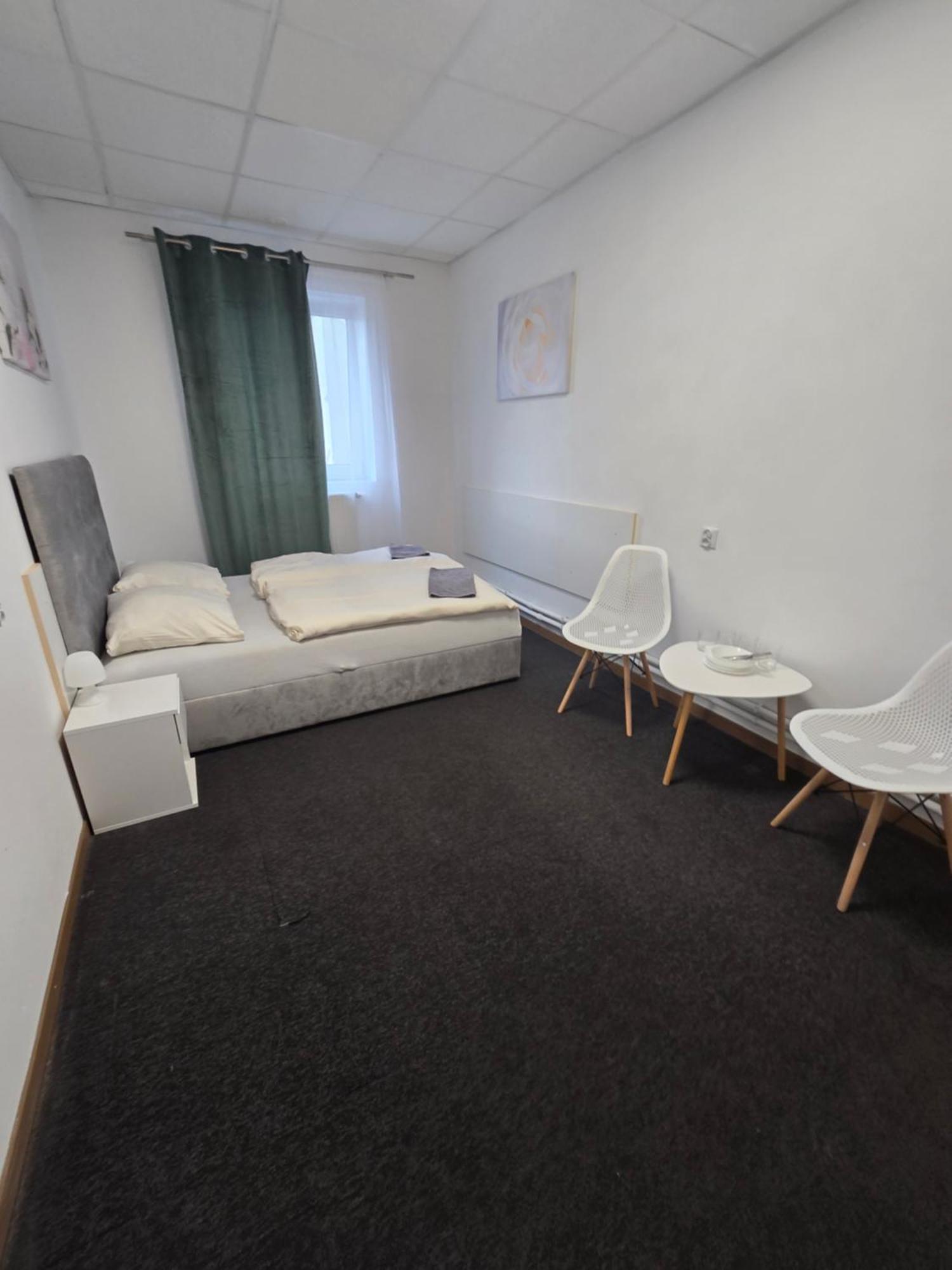 Hostel Krosnienska 12 Zielona Góra Zewnętrze zdjęcie