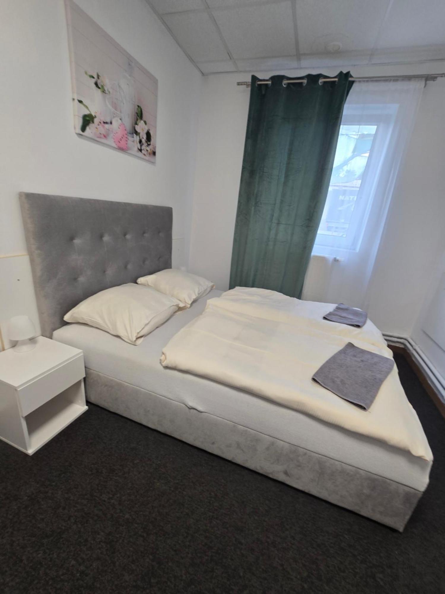 Hostel Krosnienska 12 Zielona Góra Zewnętrze zdjęcie